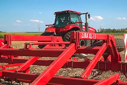 Пружинна Зубова борона ЛІРА XL-15 у полі