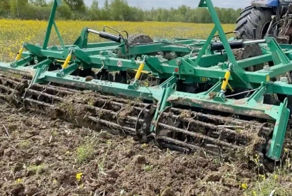 дискова борона УДА 3,8 у транспортному положенні