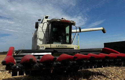 Жатка кукурудзяна 8 рядкова Corn Plant – боковий ракурс