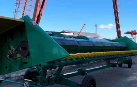 Соняшникова жатка Sun Plant 7.4 м — приклад монтажу на комбайн